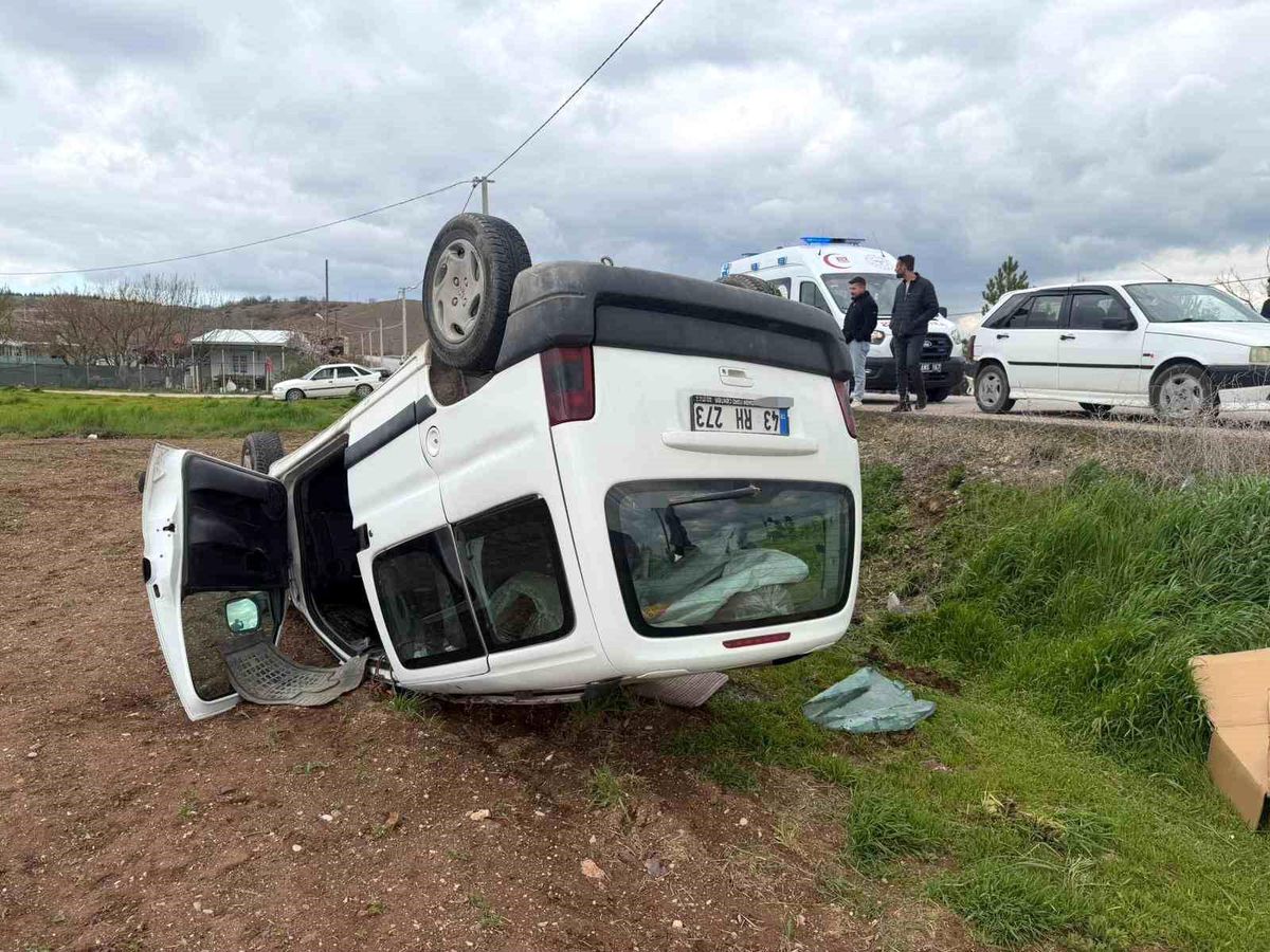 Eskişehir\'de Panelvan Takla Attı