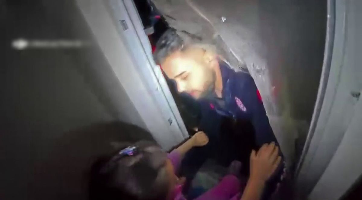 Evlerinde mahsur kalan vatandaşları AFAD kurtardı