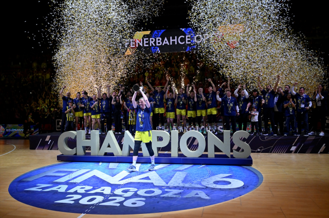 Kadınlar EuroLeague finalinde Galatasaray'ı 68-55 yenen Fenerbahçe, 3. kez Avrupa şampiyonu oldu.