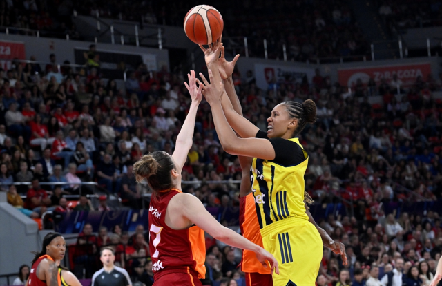 Kadınlar EuroLeague finalinde Galatasaray'ı 68-55 yenen Fenerbahçe, 3. kez Avrupa şampiyonu oldu.