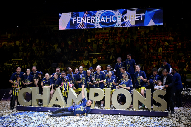 Kadınlar EuroLeague finalinde Galatasaray'ı 68-55 yenen Fenerbahçe, 3. kez Avrupa şampiyonu oldu.