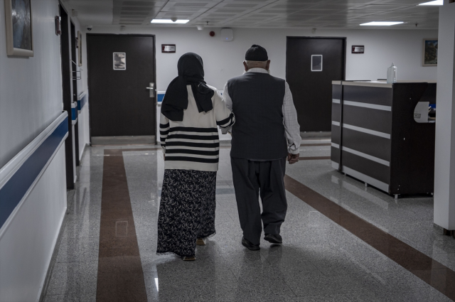 İdrar kanalından çıkan 51 taş, doktorları bile şaşkına çevirdi