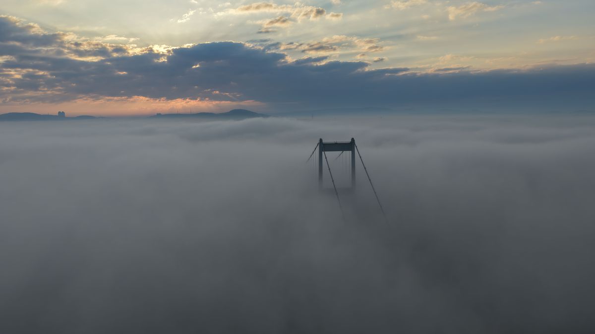 İstanbul\'da Yoğun Sis Gemileri Durdurdu