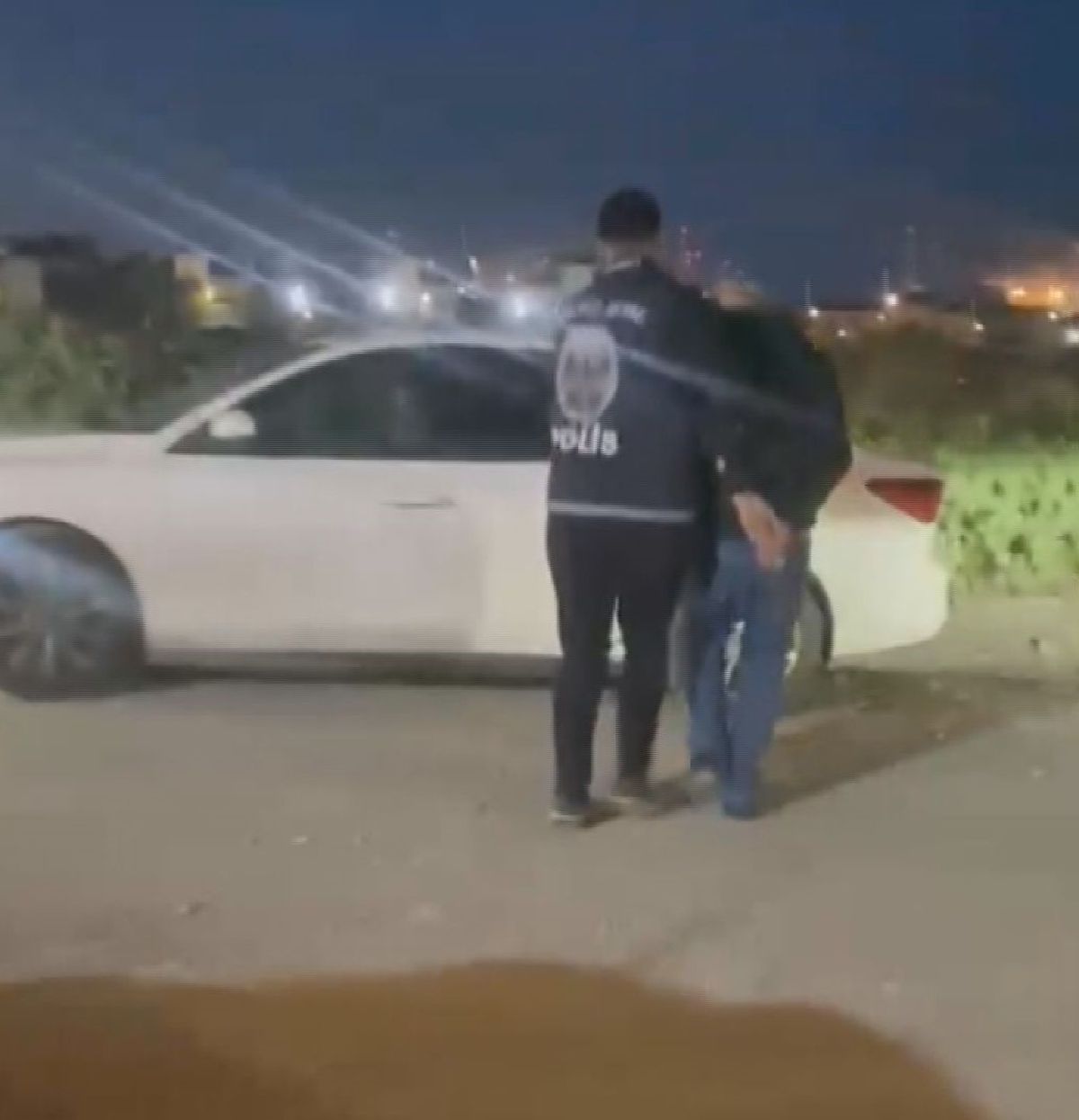 Sanal Medya Polisi Yeleğiyle Yakalandı