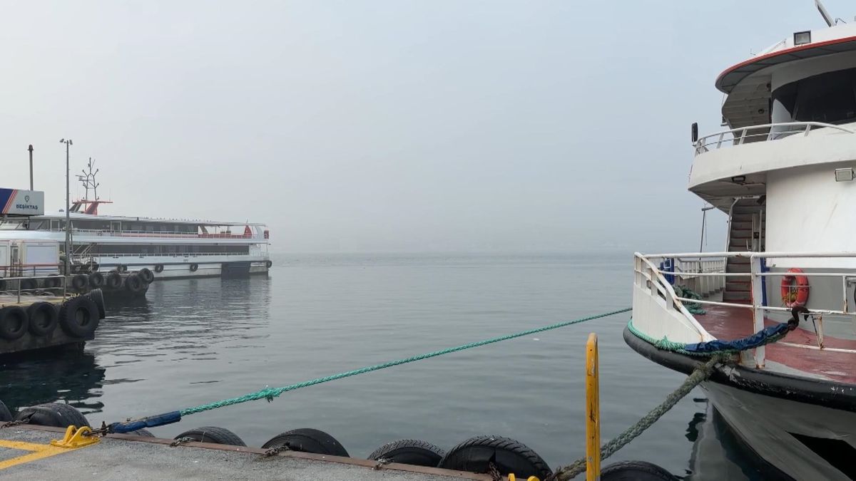 İstanbul\'da Yoğun Sis, Gemi Trafiği Askıya Alındı