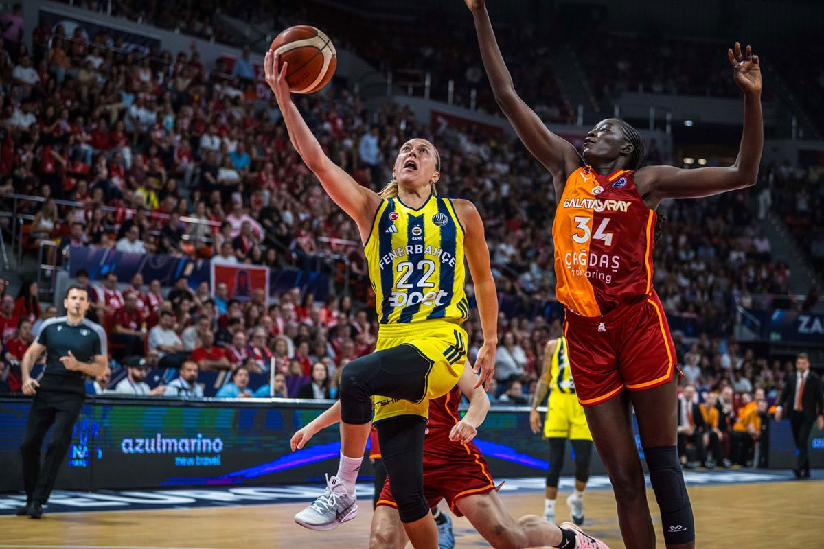 Kadınlar EuroLeague finalinde Galatasaray\'ı 68-55 yenen Fenerbahçe, 3. kez Avrupa şampiyonu oldu.