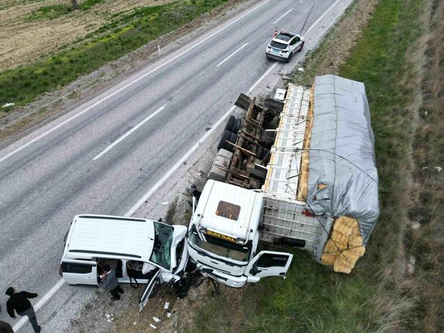 Afyonkarahisar'da Zincirleme Kaza: 2 Yaralı