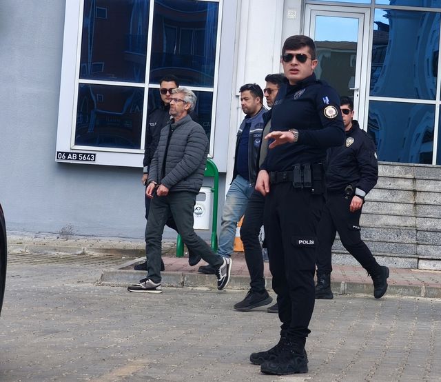 Kardeşinin katilini cezaevinden çıkar çıkmaz vurdu