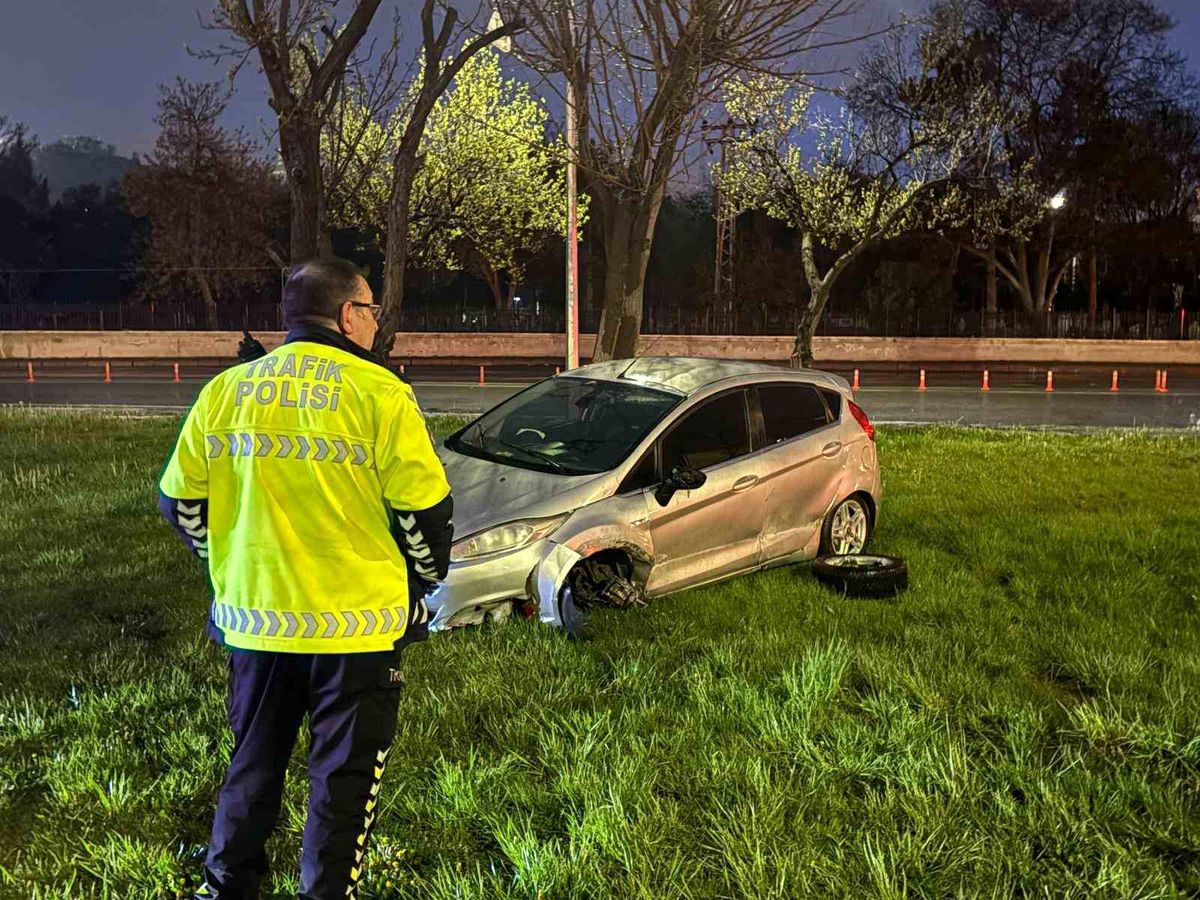 Kayseri\'de kaza yapan sürücü otomobilini bırakıp kaçtı