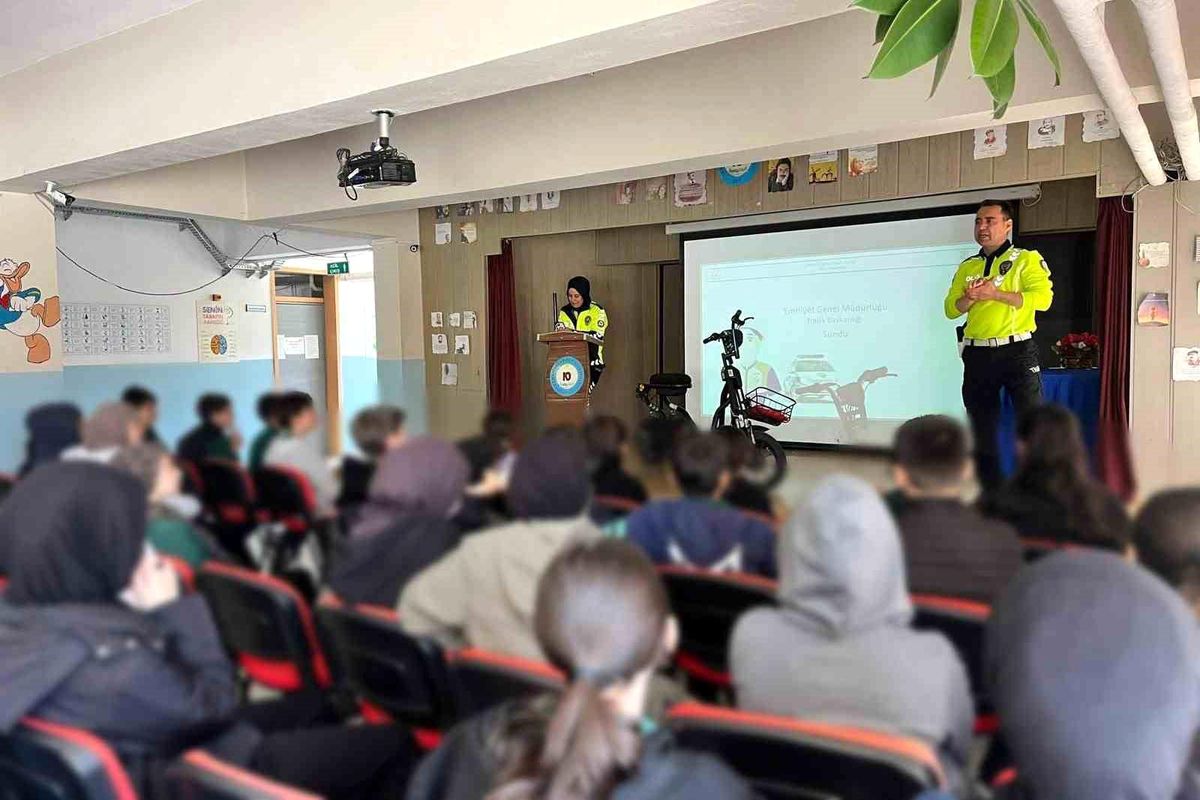 Kemah\'ta Trafik Eğitimi Verildi