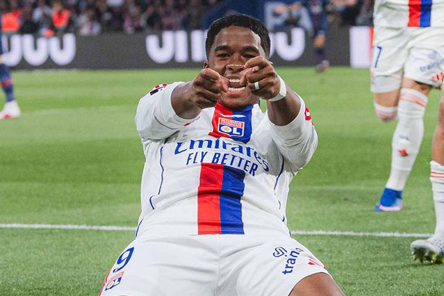 Lyon’dan PSG’ye şampiyonluk yolunda çelme