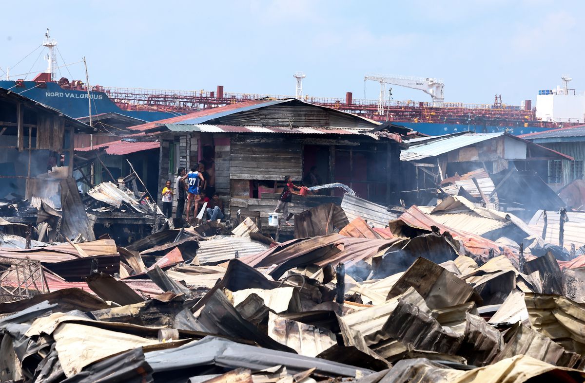 Malezya\'da Büyük Yangın: 1000 Ev Yanarak Kullanılamaz Hale Geldi