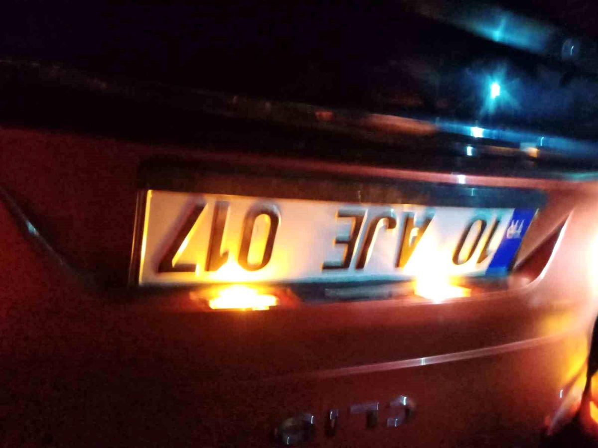 Manyas\'ta Tek Taraflı Kaza: Sürücü Yaralı