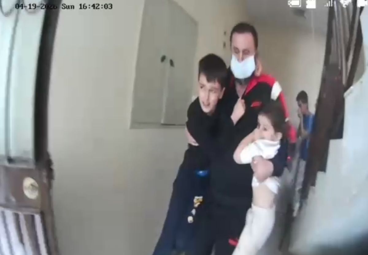 Mersin\'de Apartman Yangını: 9 Kişi Tahliye Edildi