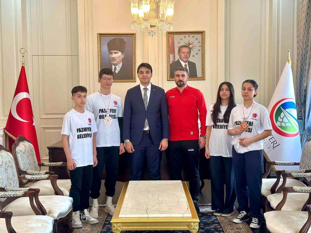 Şampiyonlar Pazaryeri\'nin gururu oldu