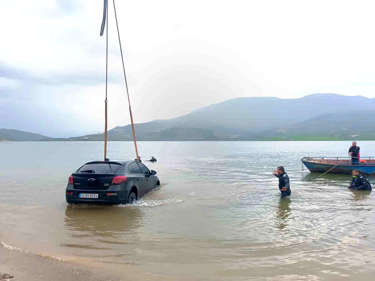 Siirt\'te Feribottaki Araç Baraja Düştü