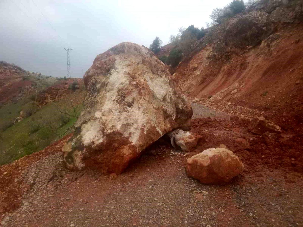 Siirt\'te Kapanan 70 Köy Yolu Yeniden Açıldı