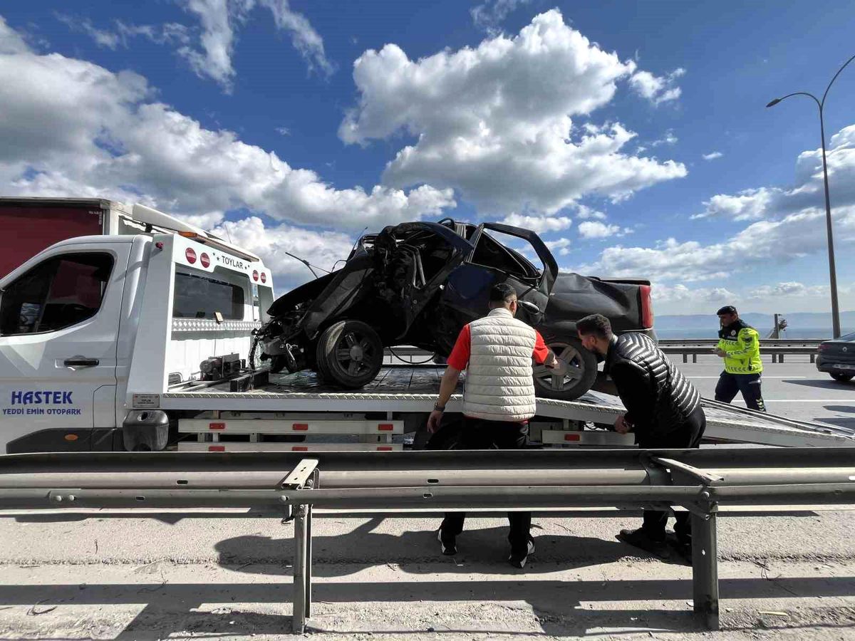 TEM Otoyolu\'nda Kaza: Sürücü Yaralandı