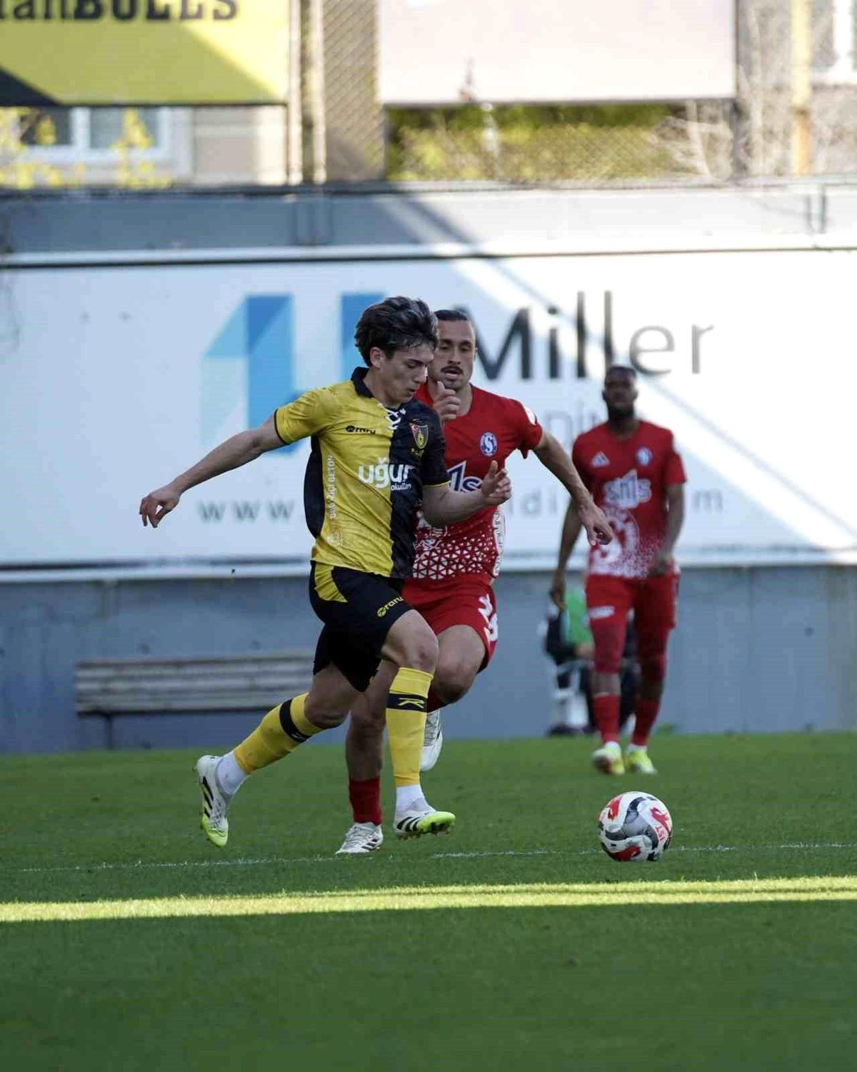 İstanbulspor\'dan Sarıyer\'e 3-1 Yenilgi