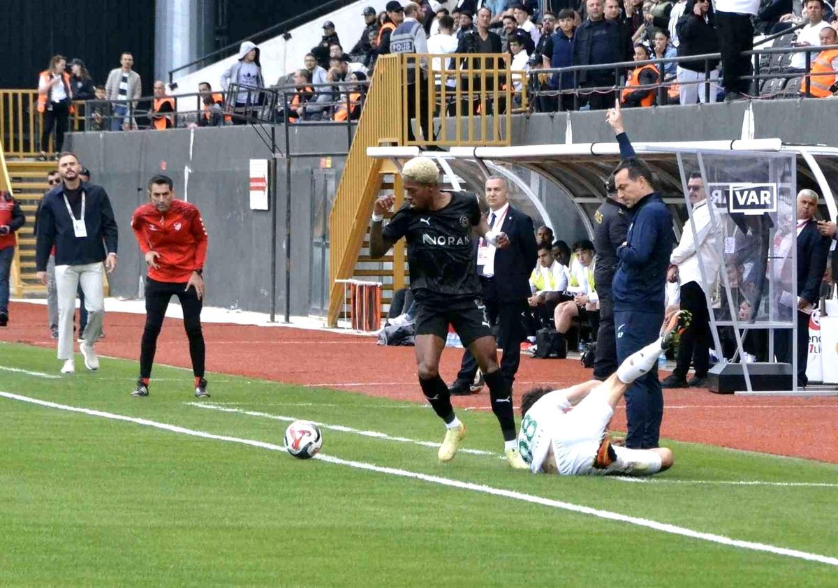 Manisa FK, Serik Spor\'u 1-0 Geçti