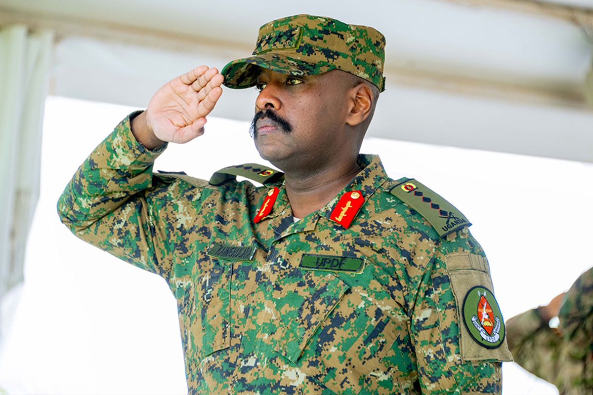 Ugandalı General bir kez daha Türkiye\'yi hedef aldı: Türkler yerine Çinlilere verelim