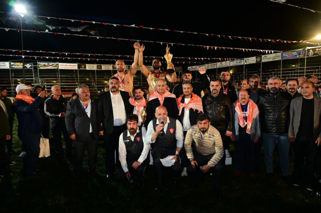 Yağlı g&uuml;reş sezonu a&ccedil;ıldı! İşte yeni d&ouml;nemin ilk başpehlivanı