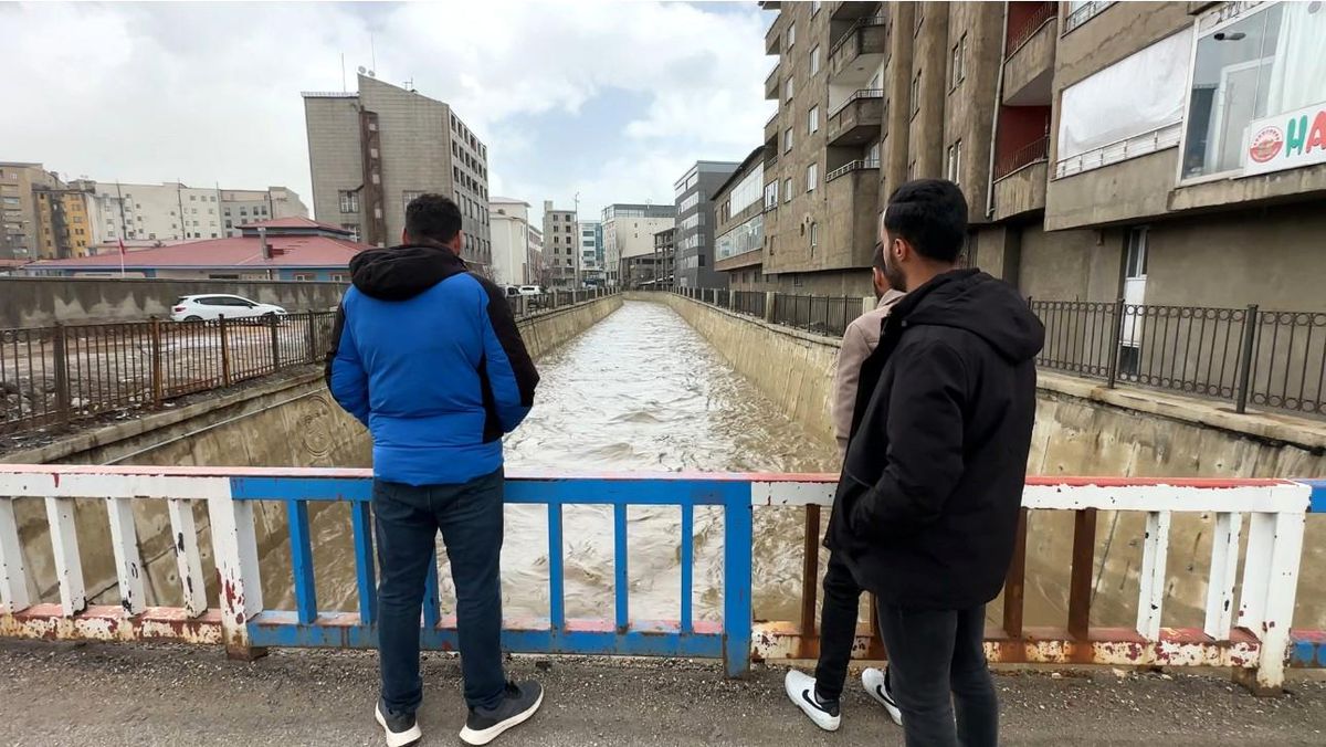 Yüksekova\'da bereket taşkını: 10 yıl sonra gelen görsel şölen