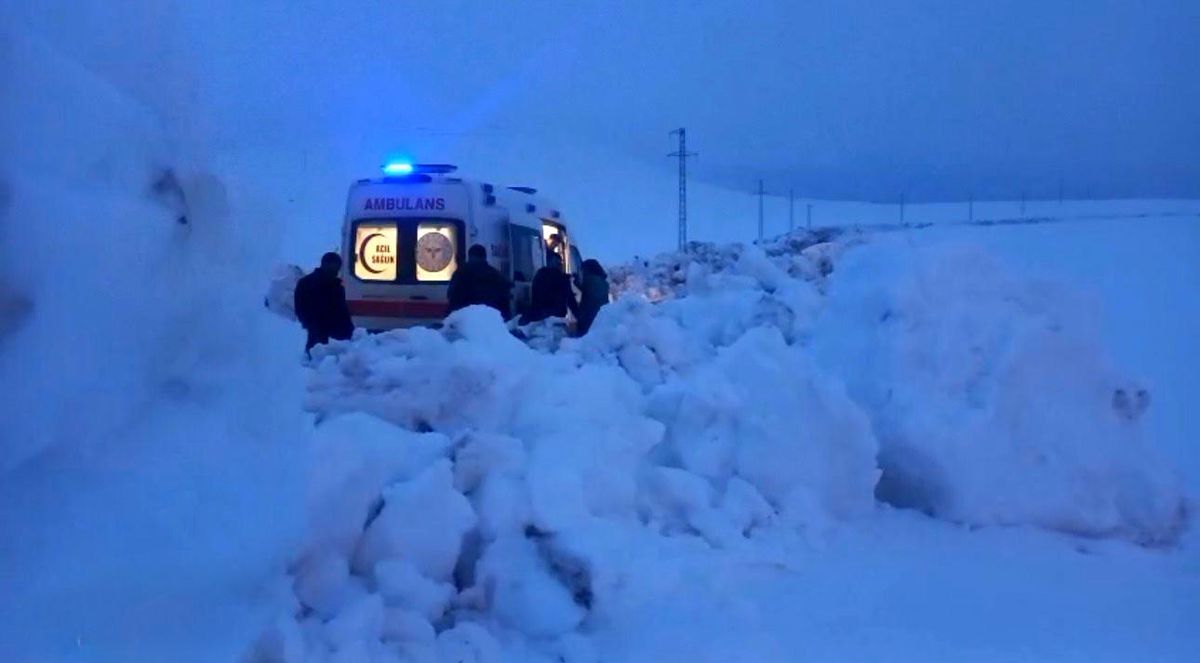 Karla Kaplı Yolda Hastaya Ulaşım
