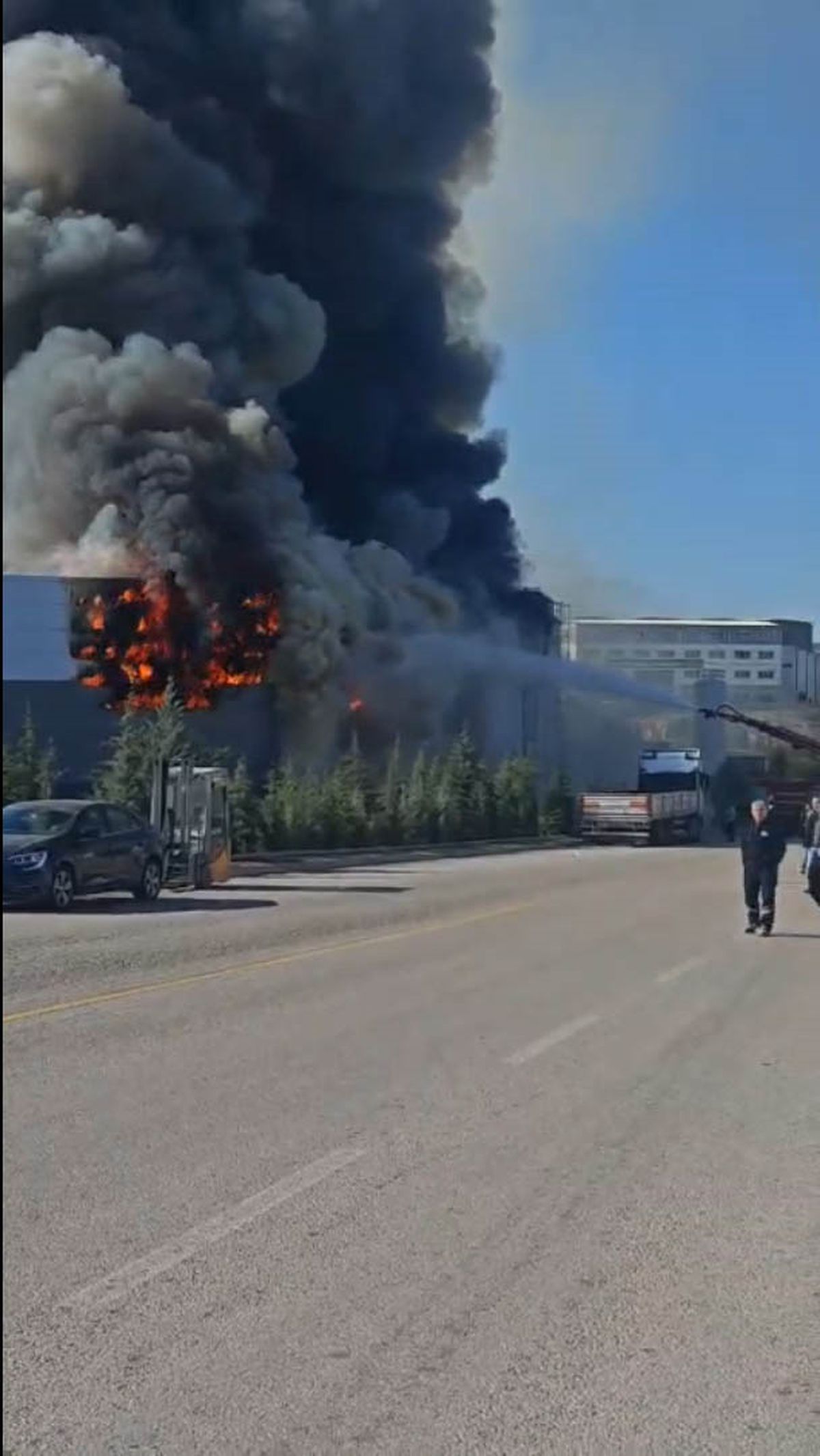 Sincan\'da Boya Fabrikasında Yangın