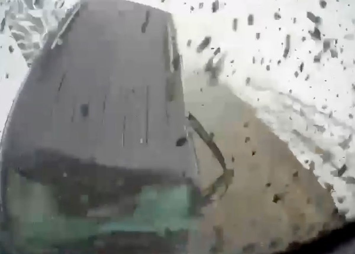 Artvin\'de tır ile hafif ticari araç kafa kafaya çarpıştı: 2 yaralı