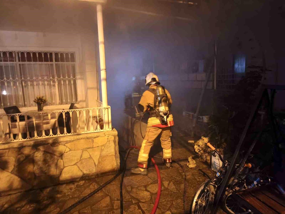 Arsuz\'da evin bodrumunda yangın çıktı