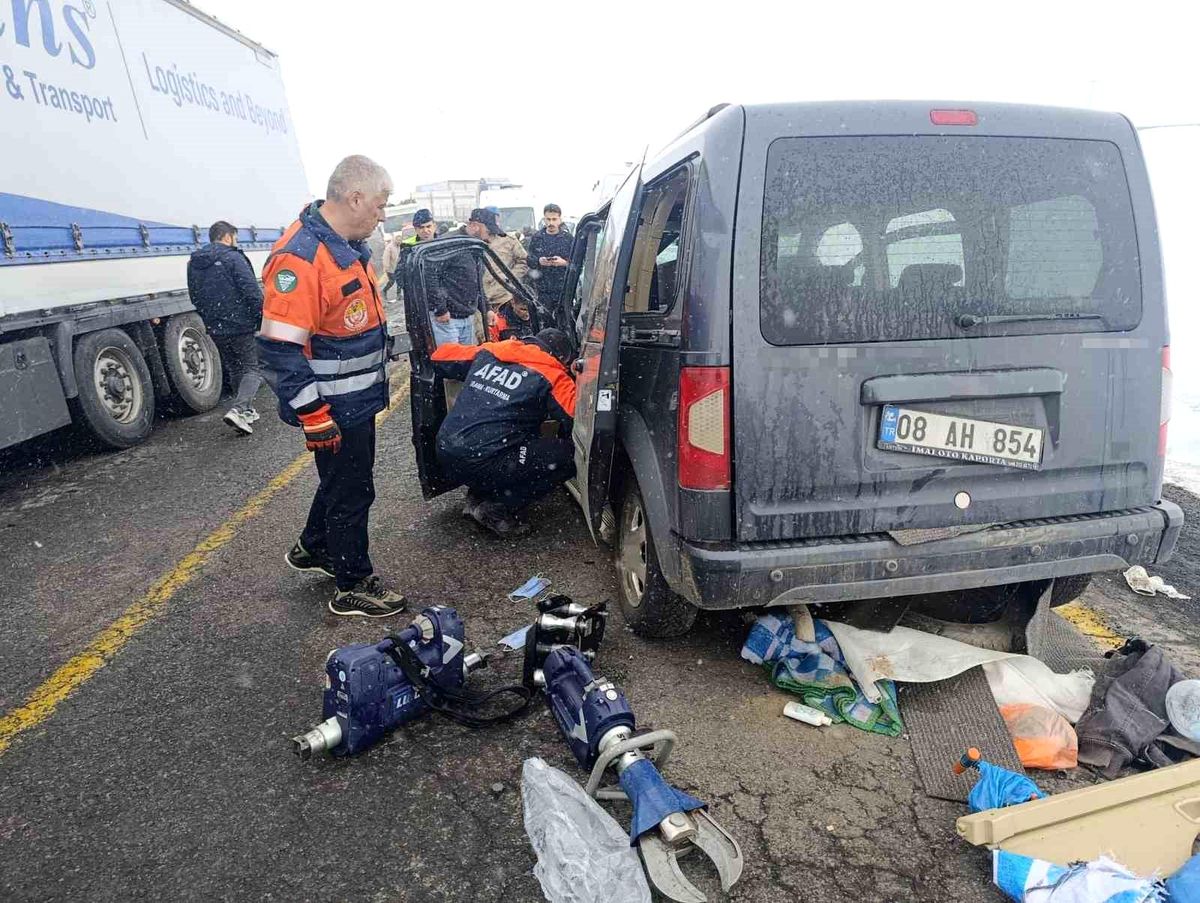 Şavşat\'ta Kaza: 2 Yaralı