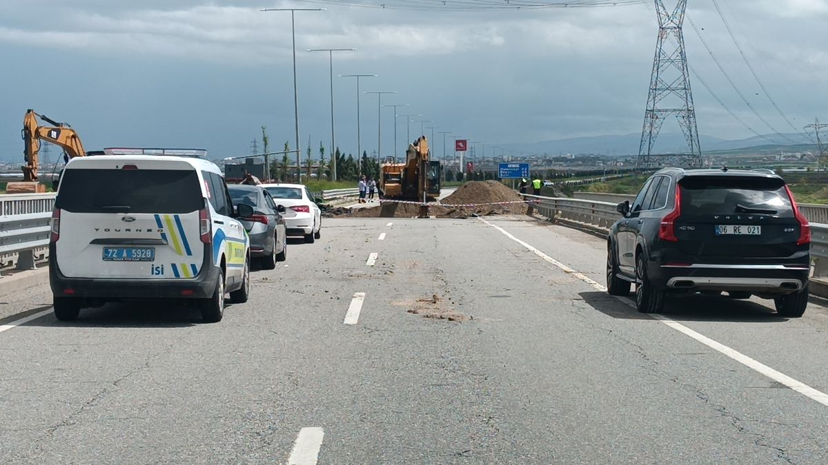 Batman\'da yoğun yağış nedeniyle yol çöktü