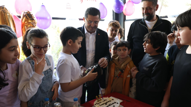 Çekmeköy'de şehit olan Fatma Nur öğretmenin oğlu 11 yaşına sürpriz doğum günü partisi ile girdi