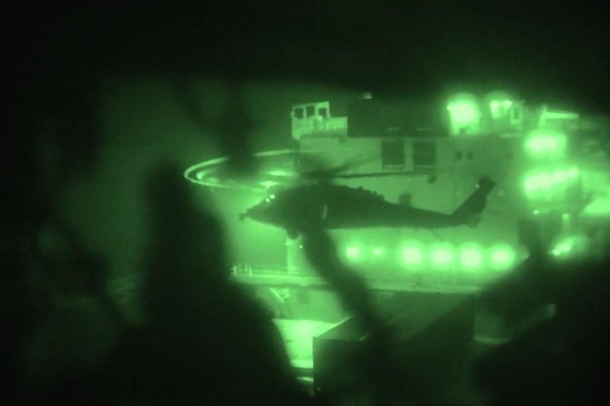 CENTCOM, İran gemisini ele geçirme operasyonunun görüntülerini paylaştı