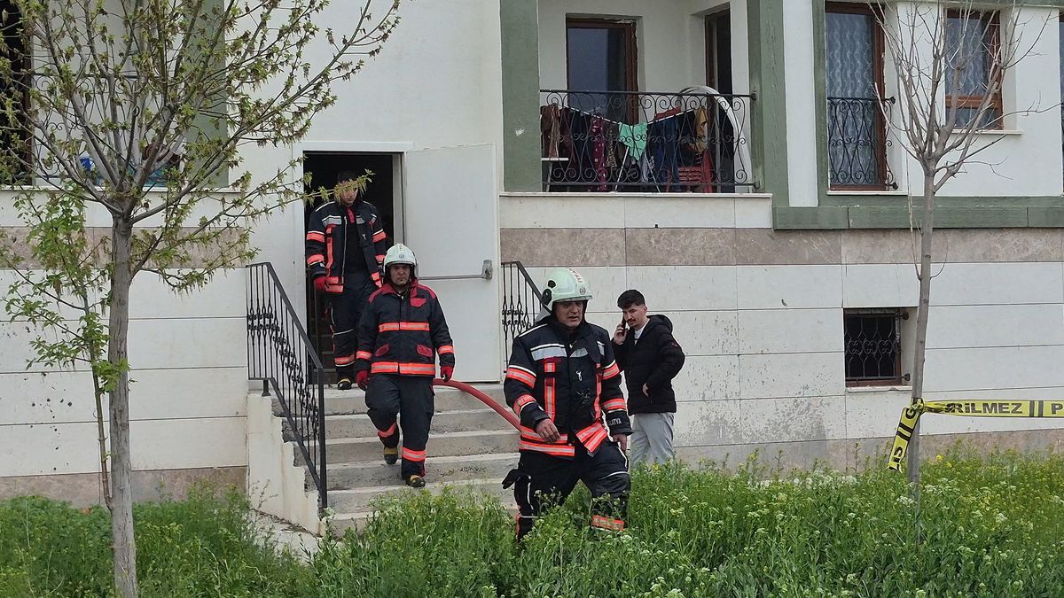 Malatya\'da Apartmanda Yangın: 3 Yaralı