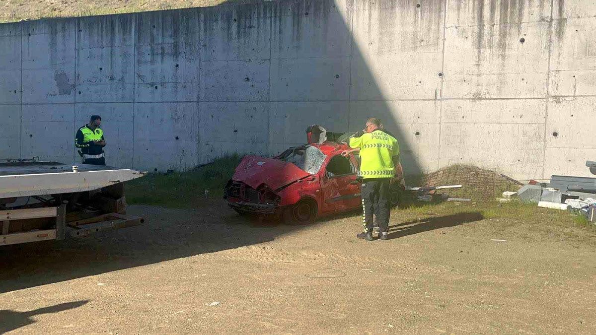 Düzce\'de Otomobil 20 Metreden Uçtu