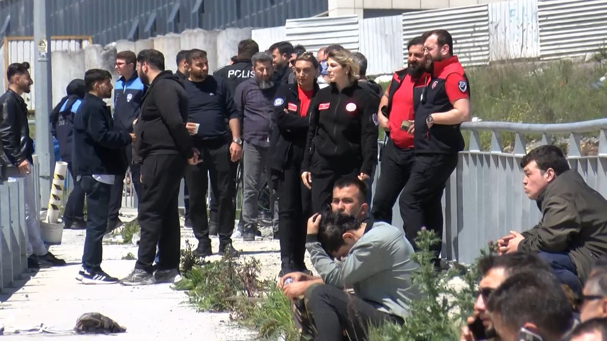 Esenyurt\'ta Tekstil Fabrikasında Yangın Çıktı