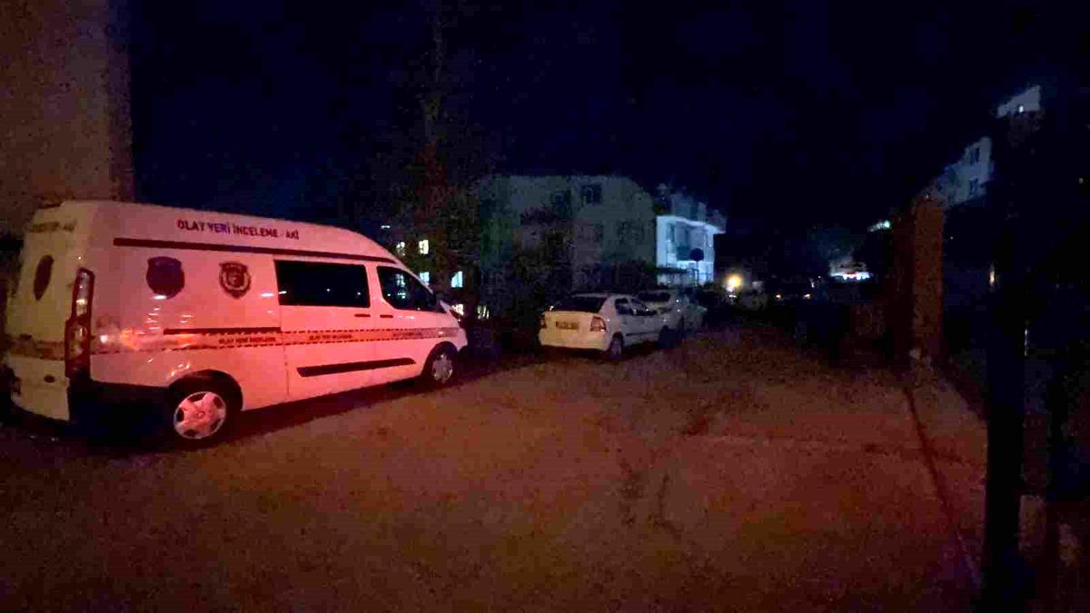 İzmit\'te Yalnız Yaşayan Adam Evinde Ölü Bulundu