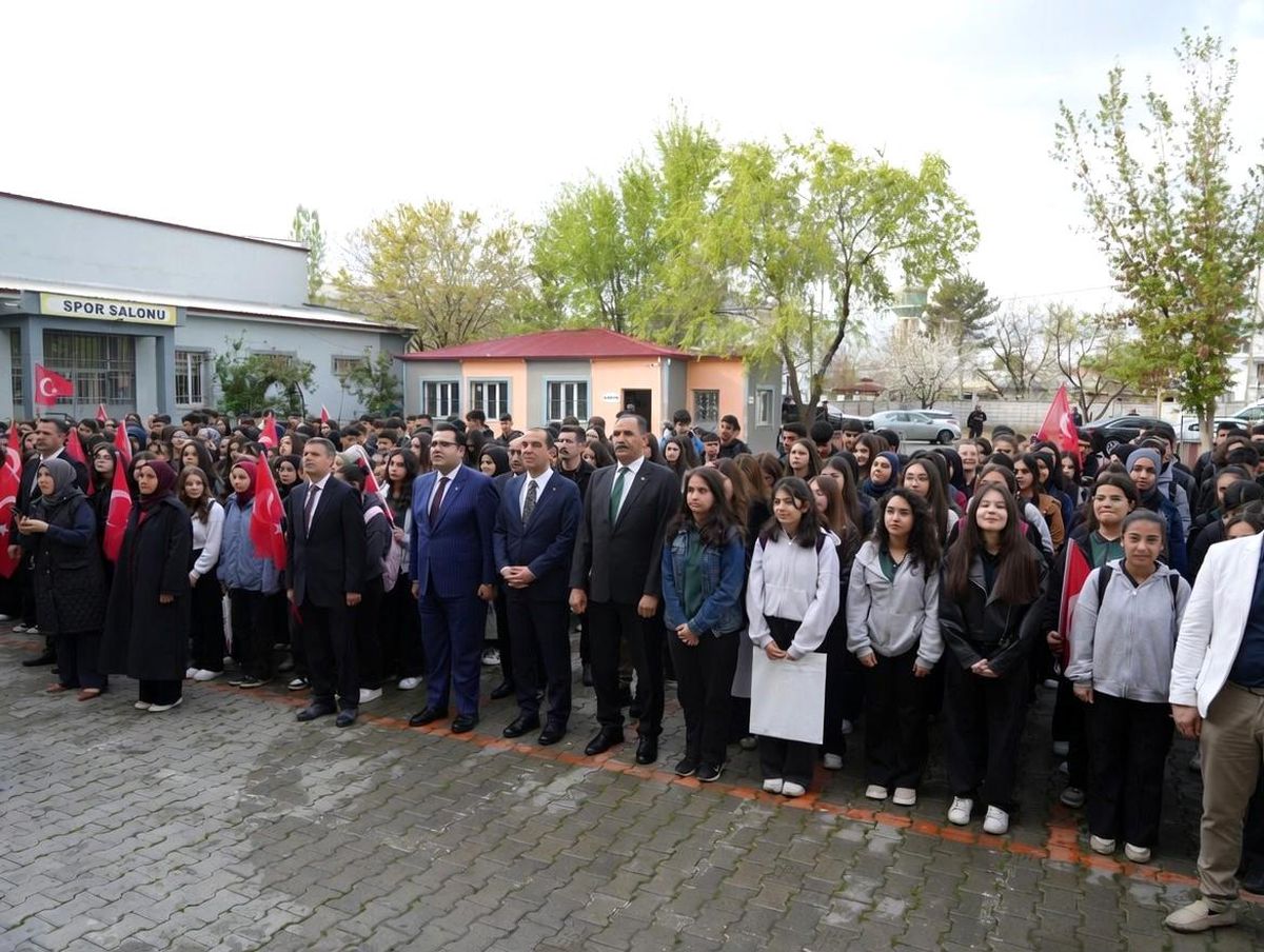 Iğdır\'da İstiklal Marşı İle Yeni Hafta Başladı