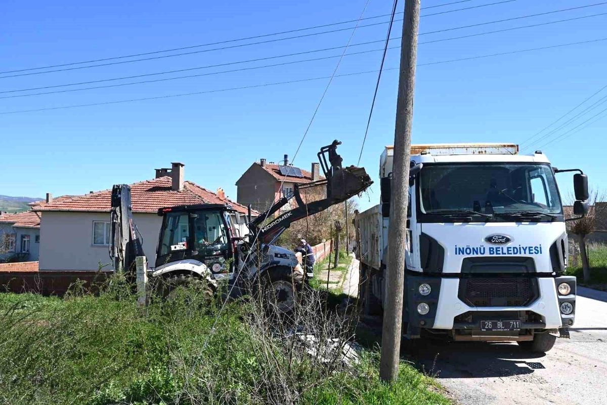 İnönü Belediyesi\'nin yol çalışmaları aralıksız sürüyor