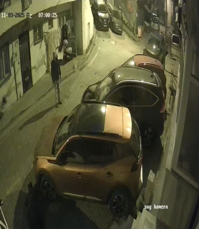 Kağıthane’de nabzı durunca akıllı saati 112’yi aradı: Yardım etmeden gitti sokakta hayatını kaybetti