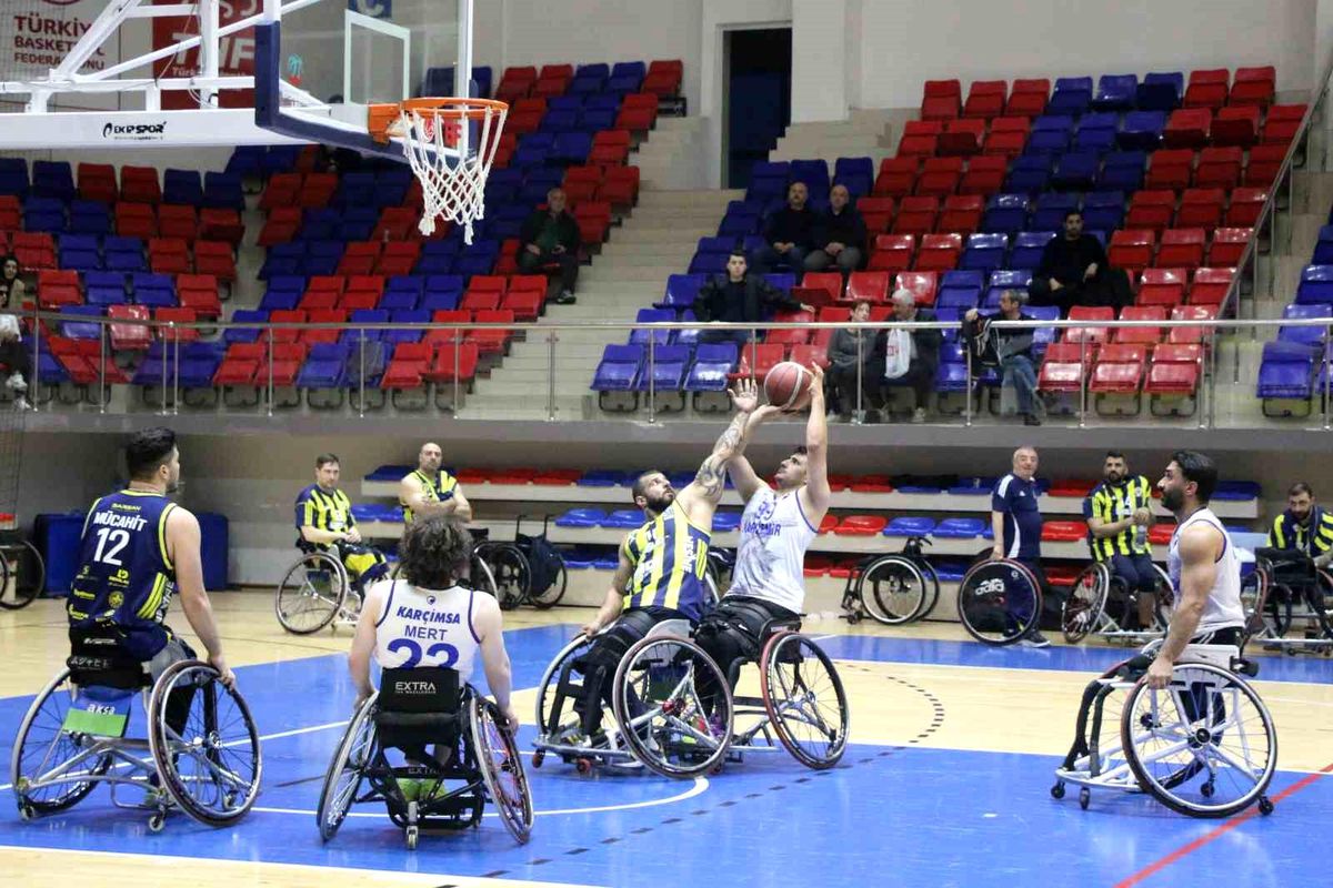 Karabük Demir Kartal, sahasında Fenerbahçe\'ye mağlup oldu