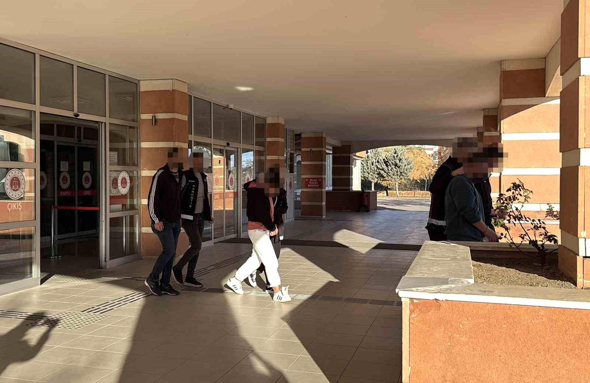 Kastamonu\'da Uyuşturucu Operasyonu: 3 Tutuklama