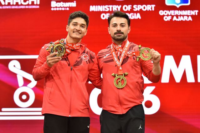 Milli halterci Muhammed Furkan Özbek, rekor kırarak Avrupa şampiyonu oldu