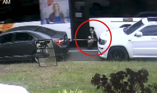 Otobüs kapısına sıkışan çocuk 350 metre sürüklendi!