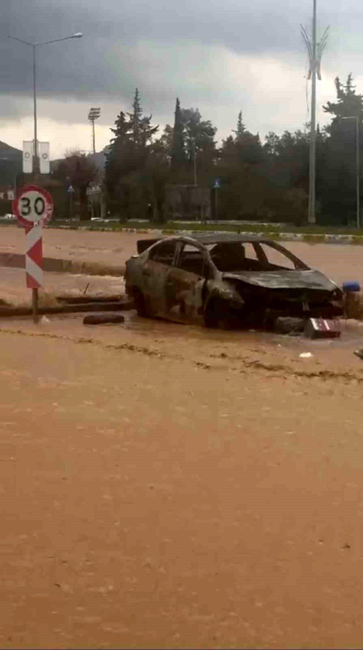 Mardin\'de Sağanak Yağış Hayatı Olumsuz Etkiledi