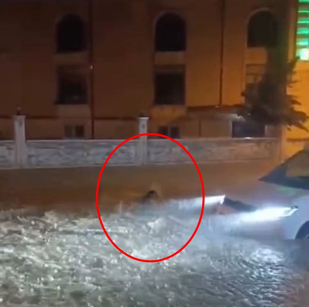 Midyat\'ta Sağanak Suları Yüzdürdü