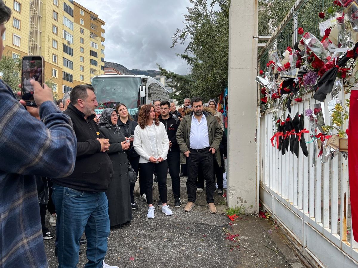 Saldırıda ölen öğrencilerin ailelerine destek için Kahramanmaraş\'a geldiler