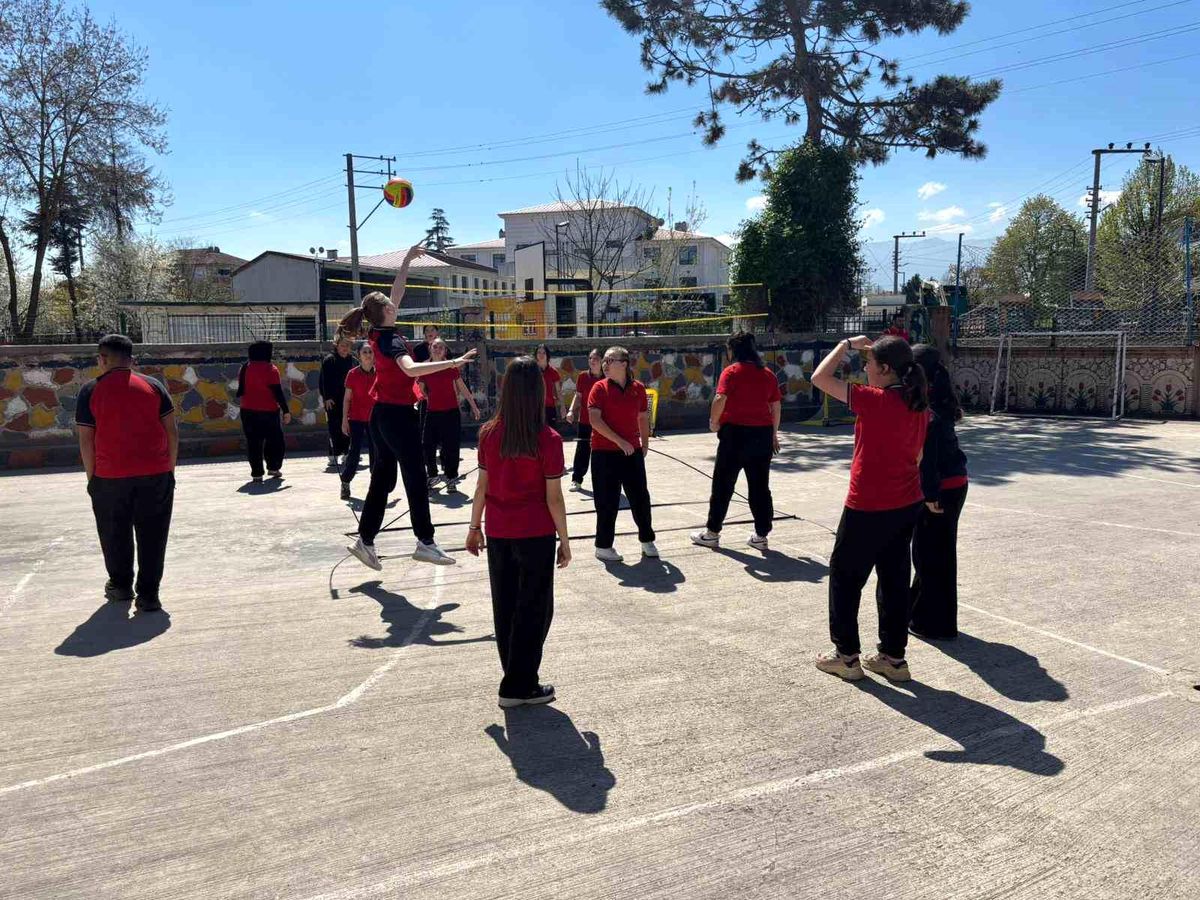 Spor branşlarını deneyimleyerek tanıyorlar